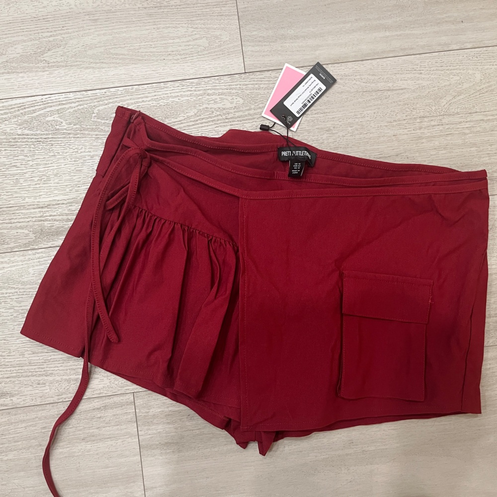 PrettyLittleThing Burgundy Cargo Shorts